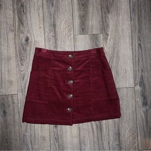 🍎 Red button down corduroy mini skirt from Forever 21 📌 Size M burgundy